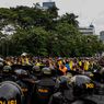 Demo Tolak Omnibus Law UU Cipta Kerja di Jakarta Sisakan 2,1 Ton Sampah
