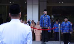 Pimpin Upacara HUT Ke-80 RI, Menaker Tekankan 3 Pesan Kunci Ketenagakerjaan