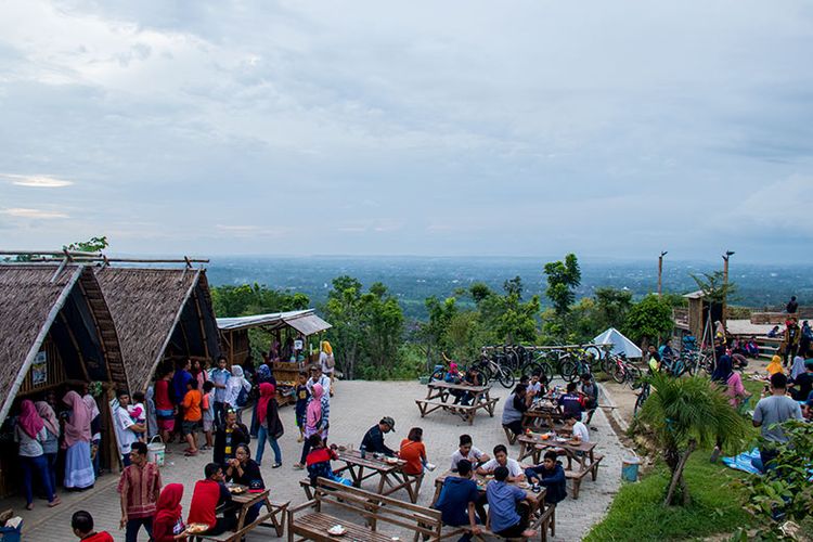 Puncak Sosok, Bantul, salah satu tempat ngopi di Yogyakarta yang Instagramable.
