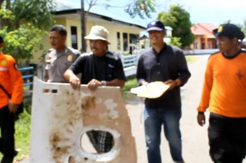 Serpihan Diduga Jendela Pesawat AirAsia QZ8501 Ditemukan di Pinrang