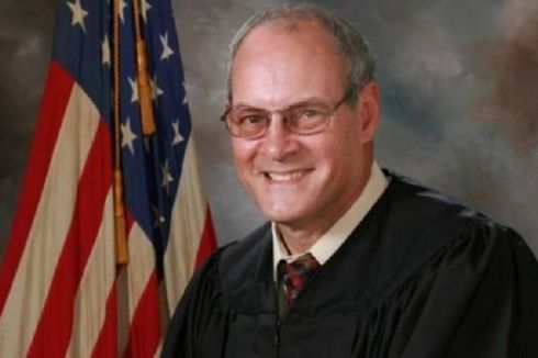 Hakim di AS Menewaskan Penyerangnya dalam Aksi Tembak-Menembak  