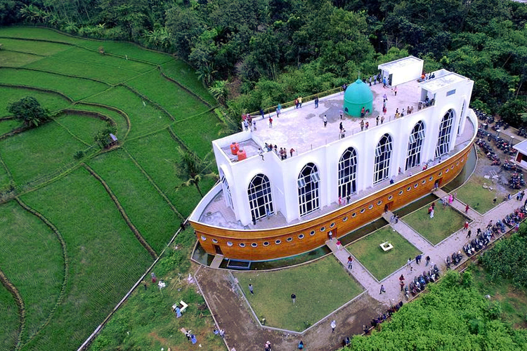 Masjid As Safinatun Najah, Semarang atau Masjid Kapal