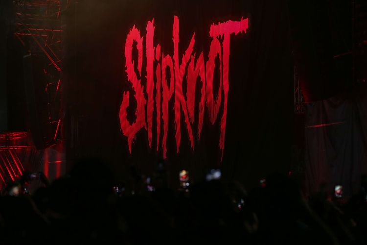 Grup band metal Slipknot akhirnya tampil di panggung Hammersonic 2023 di Pantai Carnaval Ancol, Jakarta Utara,  Minggu (19/3/2023). Disasterpiece, Wait and Bleed, dan All Out Life menjadi tiga lagu pembuka Slipknot di Hammersonic 2023.