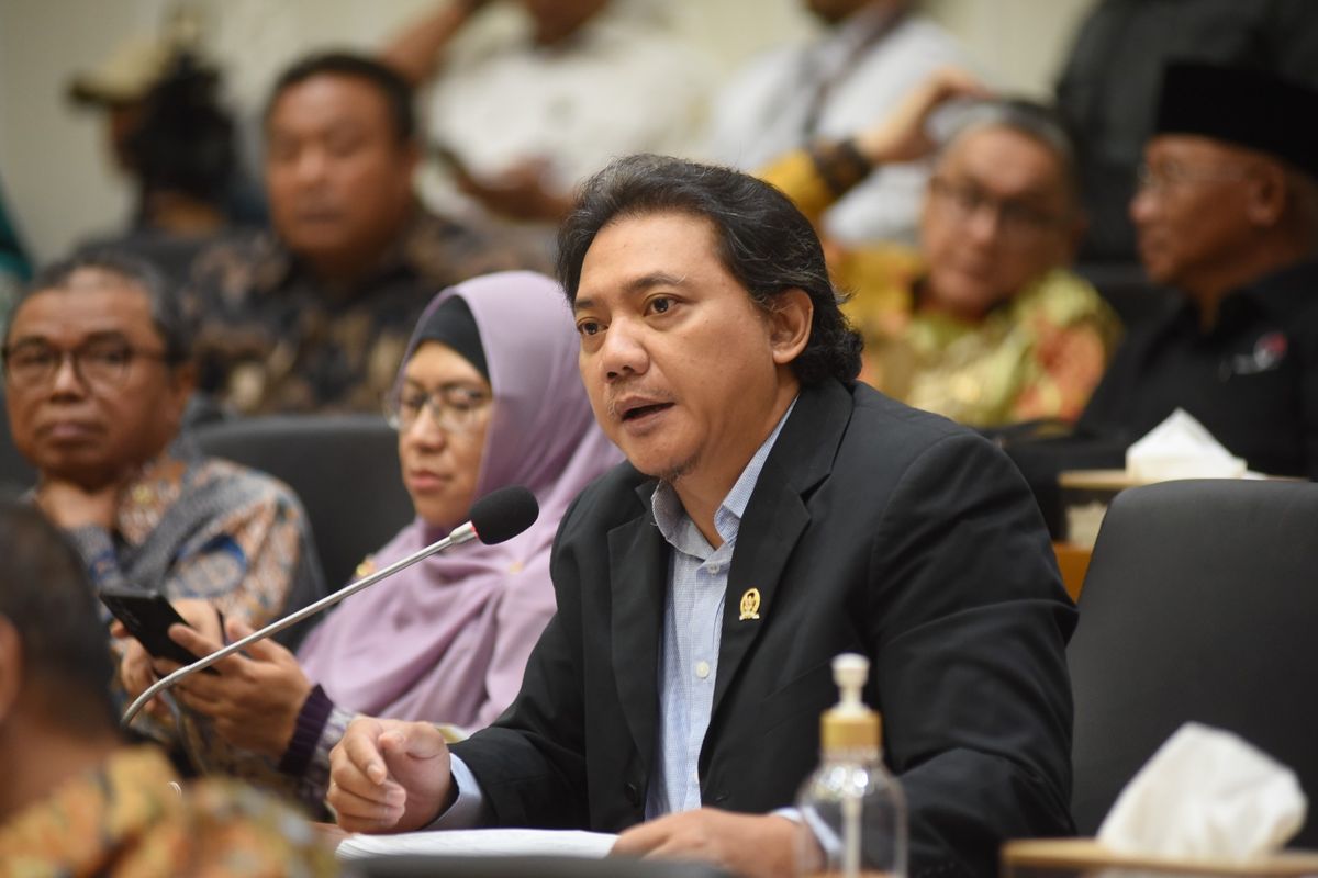 Anggota Baleg DPR RI Taufik Basari saat mengikuti Rapat Baleg terkait RUU DKJ di Nusantara II, Senayan, Jakarta, Rabu (13/3/2024). 
