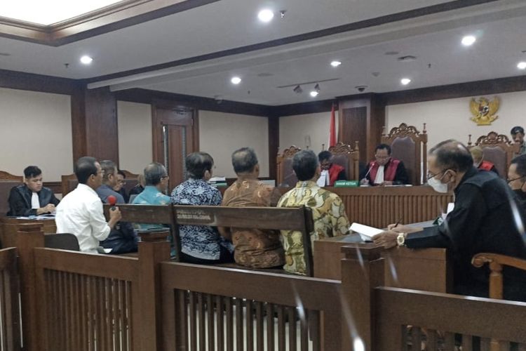Jaksa Penuntut Umum (JPU) pada Komisi Pemberantasan Korupsi (KPK) menghadirkan enam orang saksi untuk terdakwa mantan General Manager (GM) Unit Bisnis Pemurnian dan Pengolahan Logam Mulia (UBPP LM) PT Aneka Tambang (Antam) (Persero) Tbk, Dody Martimbang dalam sidang di Pengadilan Tindak Pidana Korupsi (Tipikor) pada Pengadilan Negeri (PN) Jakarta Pusat, Rabu (5/7/2023).