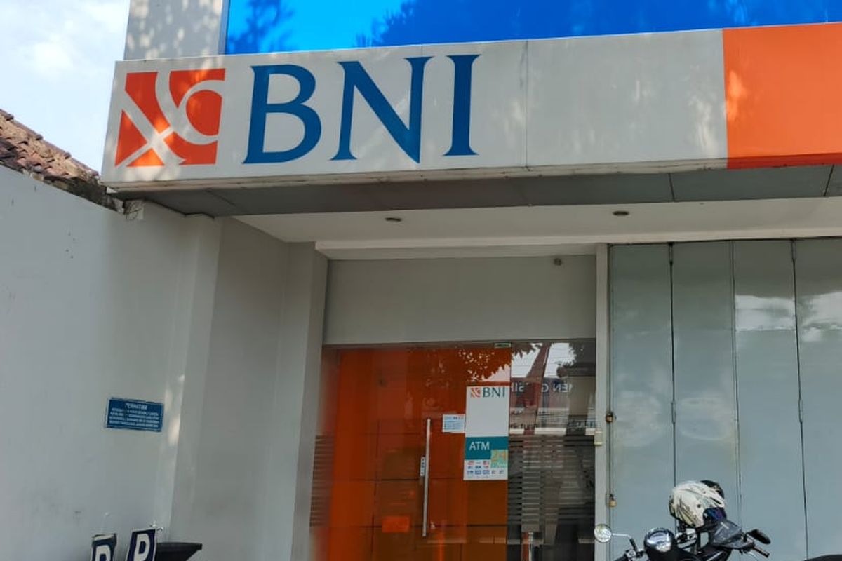 Mobile banking BNI terblokir seringkali merepotkan, nah cara mengatasi BNI mobile banking terblokir bisa dengan mendatangi kantor cabang terdekat.