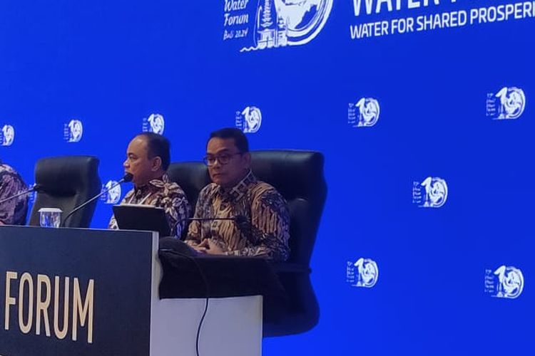 Direktur Jenderal Kerja Sama Multilateral Kementerian Luar Negeri Tri Tharyat dalam konferensi pers World Water Forum di Bali, Minggu (19/5/2024).