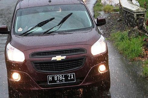 Sulitnya Kontrol Mobil yang Mengalami Aquaplaning