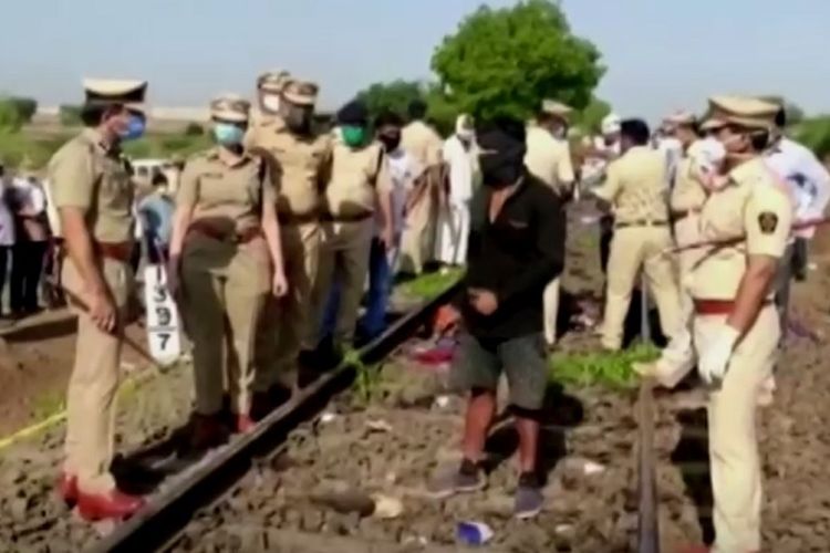 16 pekerja migran tewas terlindas kereta api barang (kargo) di India. 