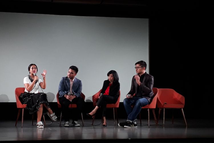 Nia Dinata, Elhaq Latief (koreografer), Fonnyta Amran (sutradara), dan Rio Rahmansyah (founder JPAC) diabadikan saat jumpa pers West Side Story di Institut Français dIndonésie (IFI), Thamrin, Jakarta Pusat, pada Selasa (4/4/2017).