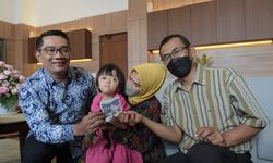 Ridwan Kamil Berikan Bantuan kepada Balita Pengidap Apert Syndrome