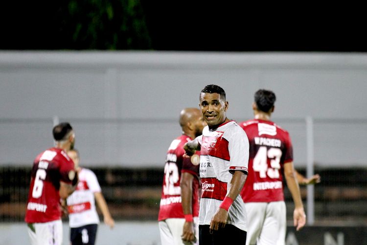 Pemain Madura United Beto Goncalves saat pertandingan pekan 32 Liga 1 2021-2022 melawan Bali United yang berakhir dengan skor 0-2 di Stadion Kompyang Sujana Denpasar, Senin (21/3/2022) malam.