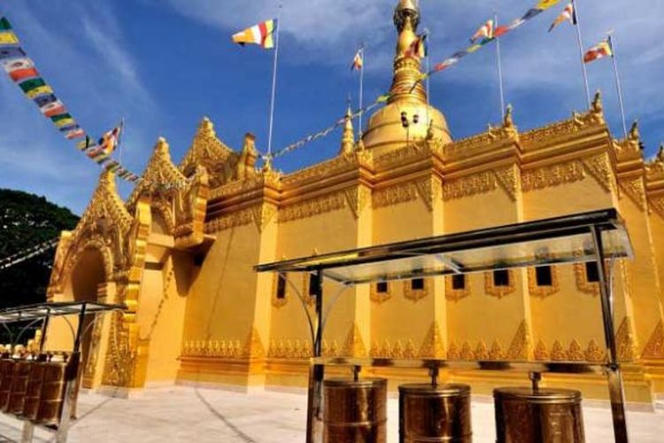 Pagoda Taman Alam Lumbini di Berastagi, Kabupaten Karo, Sumatera Utara.