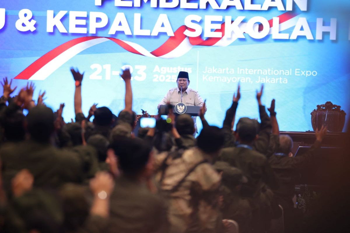 Presiden RI Prabowo Subianto saat menghadiri acara Pembekalan Guru dan Kepala Sekolah Rakyat di Jakarta, Jumat (22/8/2025).