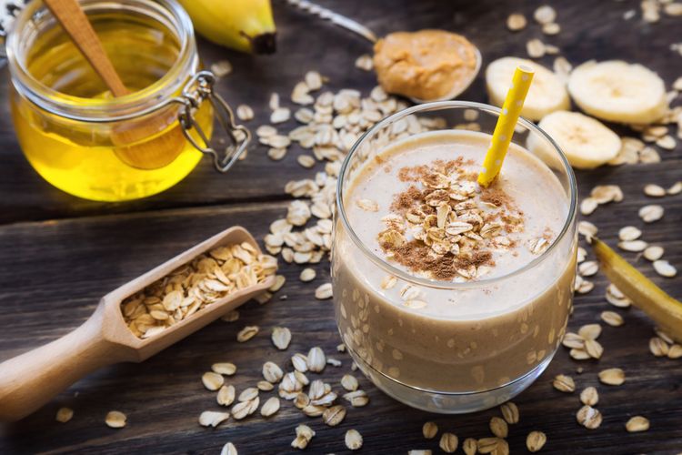 Ilustrasi smoothie dengan pisang dan oats