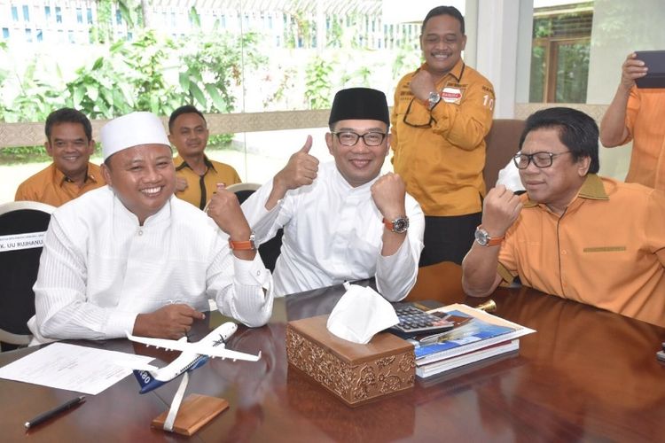 Ridwan Kamil bersama Uu Ruzhanul Ulum seusai ditetapkan menjadi pasangan di Pilkada Jabar 2018.