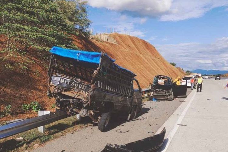 Kendaraan rusak akibat kecelakaan lalu lintas di Tol Sibanceh, Kabupaten Aceh Besar, Jumat (28/6/2024). 