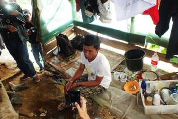 Damir (45) pemilik ladang ganja di kawasan Perhutani, Taman Nasional Gunung Gede-Pangrango, Pasir Pogor, RT 01/01, Desa Cileungsi, Kecamatan Ciawi, Kabupaten Bogor. 