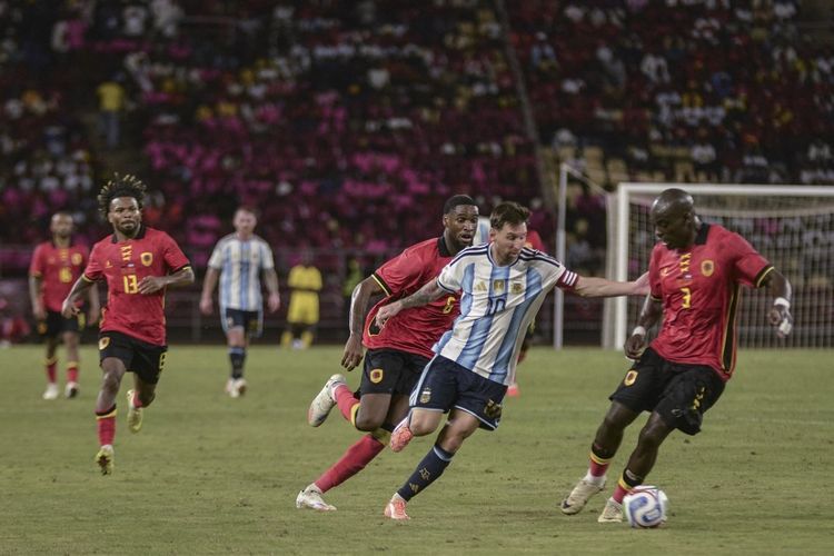 Lionel Messi mencatat satu gol dan satu assist saat timnas Argentina menang 2-0 atas Angola dalam laga persahabatan di Estadio Nacional 11 de Novembro, Jumat (14/11/2025) atau Sabtu dini hari WIB.