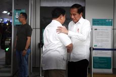 Masyarakat Serukan 'Pelukan', Presiden Jokowi dan Prabowo Berpelukan