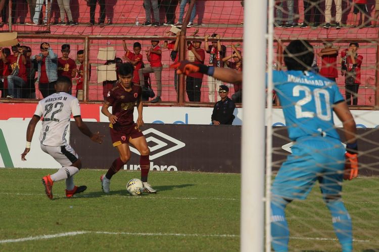 Laga pekan ke-24 Liga 1 2019 antara PSM Makassar vs Madura United di Stadion Andi Mattalata, 24 Oktober 2019.