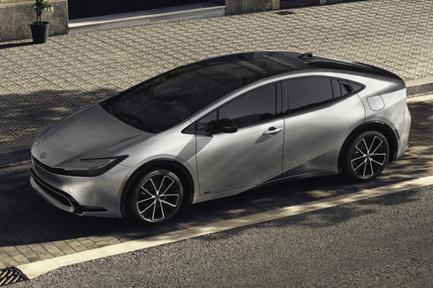 Prius HEV Resmi Dijual, Harga Mulai Rp 325 Jutaan