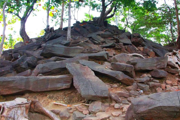 Bebatuan megalitikum di Desa Patemon, Situbondo