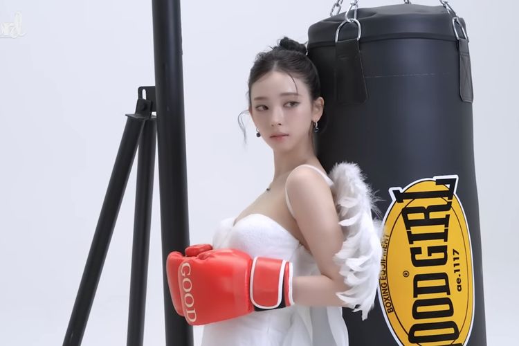 Style Karina aespa Saat Syuting VCR Konser ?SYNK: aeXIS LINE?, Kenakan Gaun Pengantin