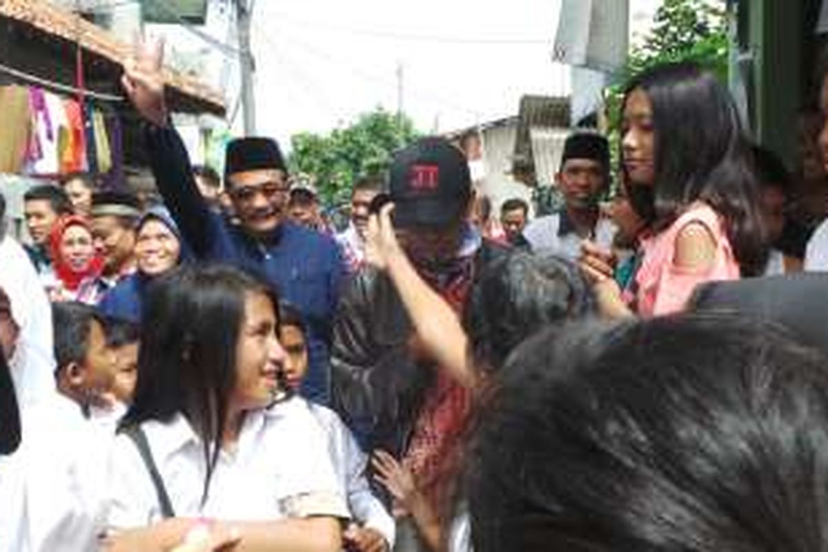 Calon wakil gubernur DKI Jakarta Djarot Saiful Hidayat saat berkampanye di Jalan Teluk Beting Jaya, Koja, Jakarta Utara, Jumat (9/12/2016).