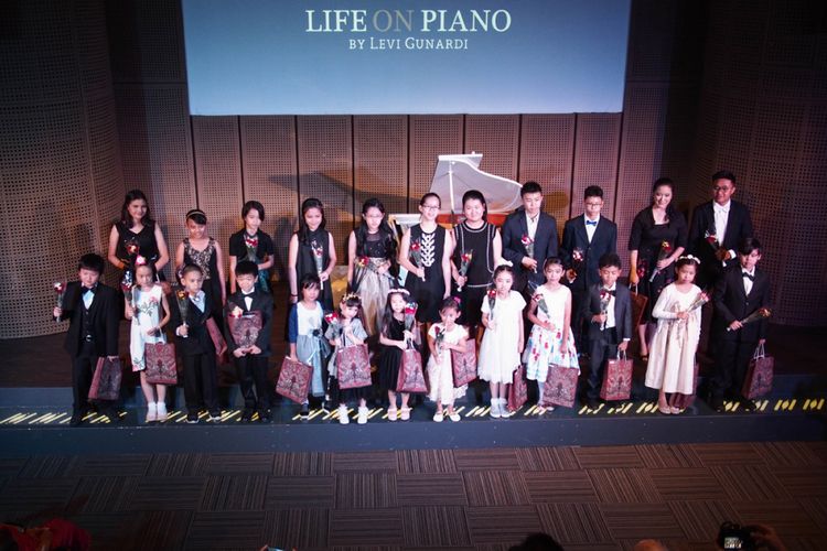 Life On Piano yang dipimpin oleh pianis Indonesia Levi Gunardi menyelenggarakan dua konser beturut-turut di Galeri Indonesia Kaya, Jakarta, pada Selasa (29/5/2018).
