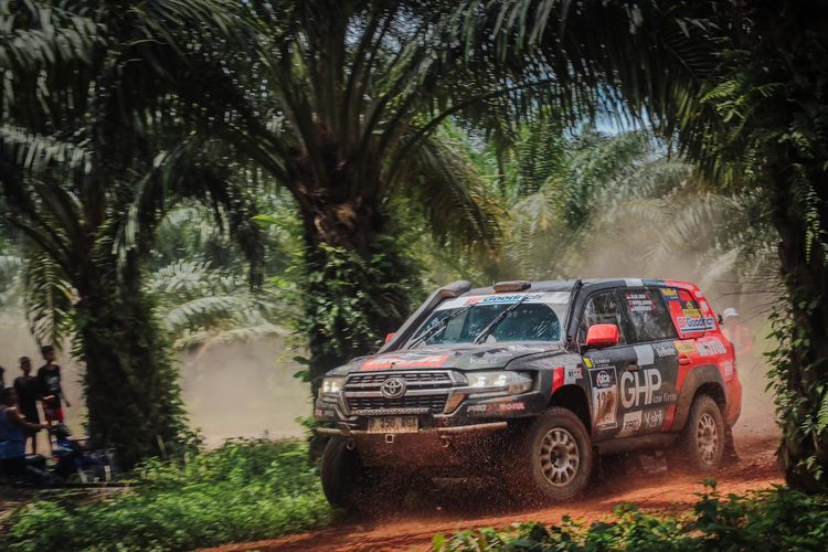 Toyota Land Cruiser 200 jadi andalah Julian Johan di AXCR 2024.