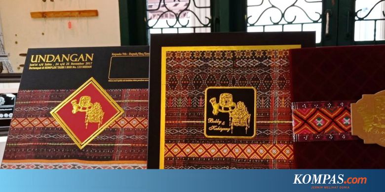 Undangan Adat Kahiyang Bobby Berbalut Motif Ulos Khusus