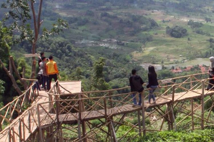 Bupati Purwakarta Dedi Mulyadi mencanangkan 16 desa di kabupaten itu sebagai destinasi unggulan atau desa wisata.