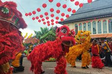 Meriahnya Grebeg Sudiro di Solo, Warga Rela Berdesakan demi Lihat Barongsai dan Dapatkan Kue Keranjang