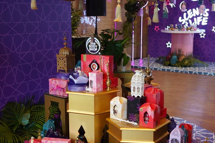 Aneka paket cantik untuk hantaran berisi produk-produk dari Body Shop.