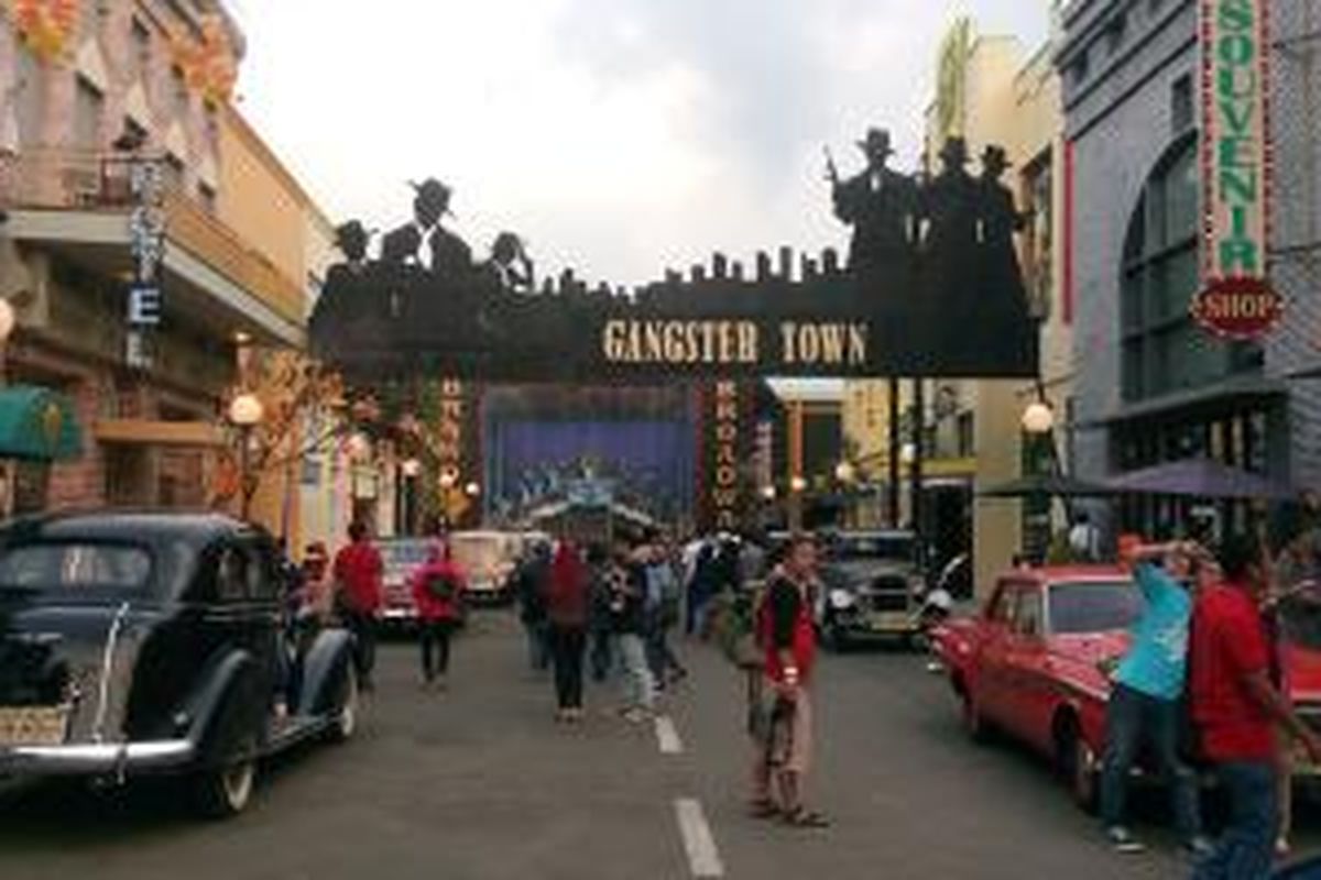 Suasana Gangster Town yang menjadi favorit para pengunjung untuk berfoto di Museum Angkut di Batu, Malang, Jatim.