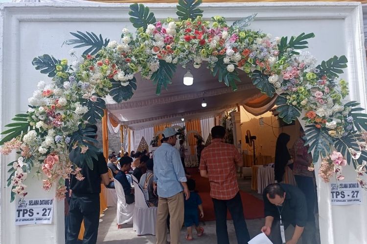 TPS 27 di Bandar Lampung yang bernuansa pesta pernikahan, Rabu (14/2/2024).