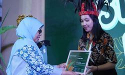 Siswa SMAN 9 Manado Olah Limbah Tulang Ayam Jadi Peredam Suara