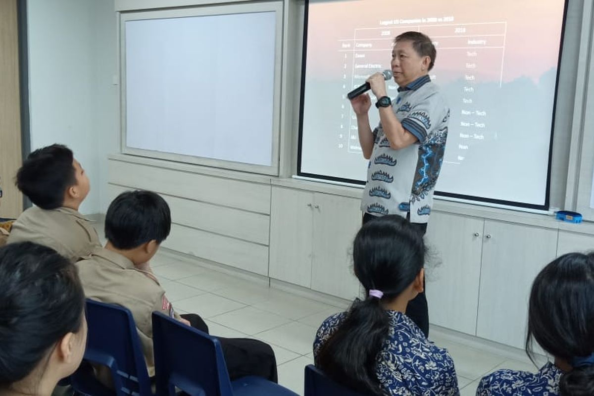 Global Sevilla School menggelar Career Day (6/11/2019) dengan mengundang beberapa pembicara untuk berbagi pengetahuan dan pengalaman tentang dunia kerja dari berbagai profesi.