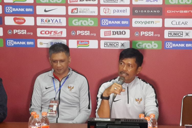 Pelatih Timnas U-22 Indra Sjafri saat konferensi pers usai ujicoba lawan Arema FC di Stadion Kanjuruhan, Kabupaten Malang, Minggu (10/2/2019)