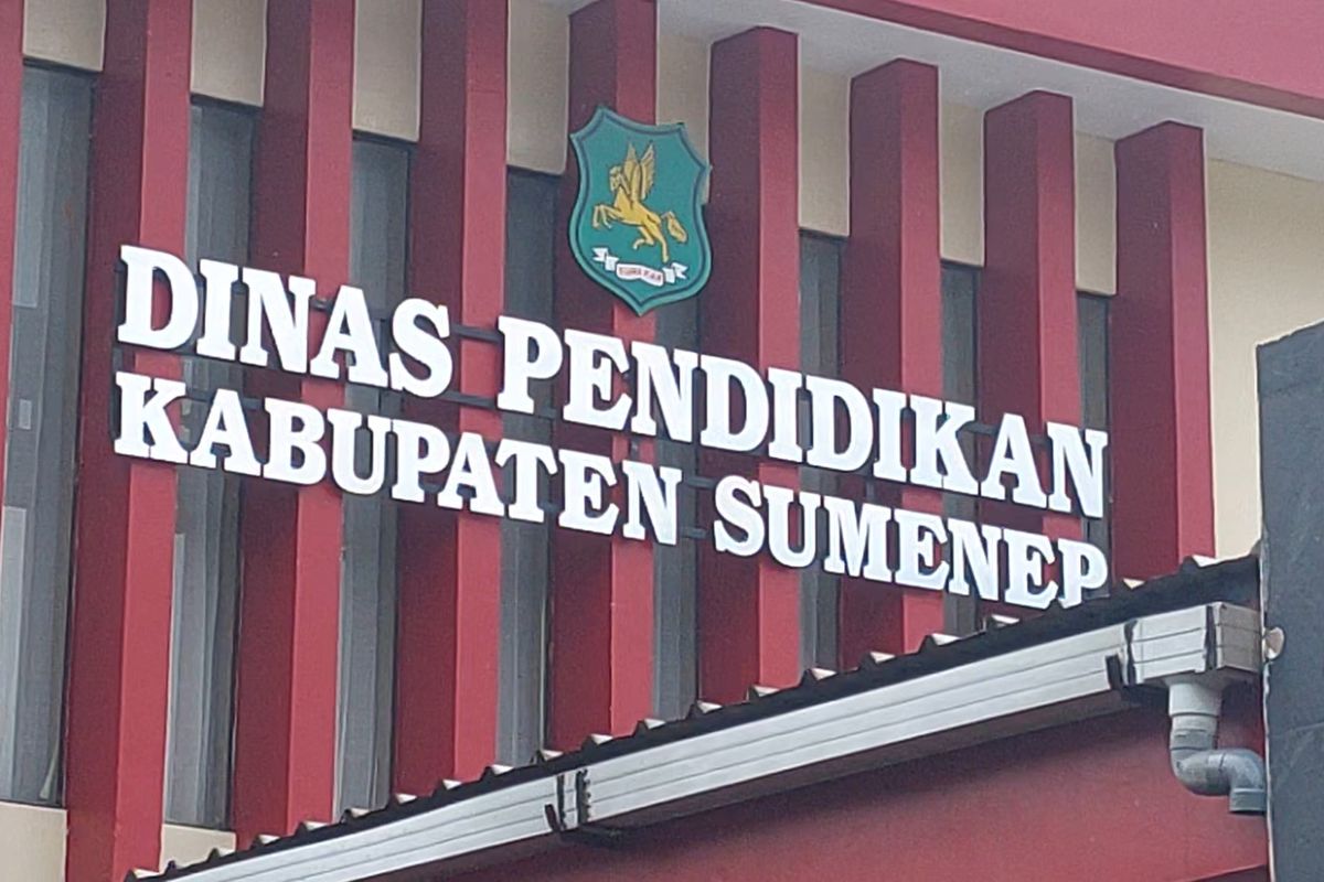 Board kantor dinas pendidikan Sumenep, Jawa Timur. 