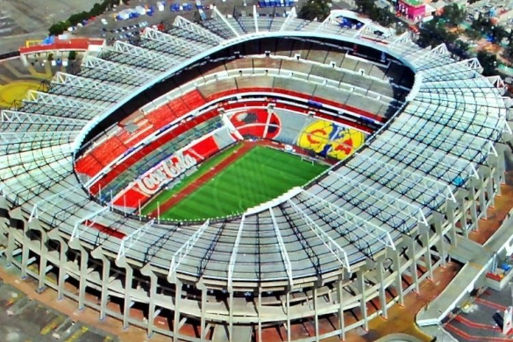Ini merupakan satu-satunya stadion yang menyelenggarakan Final Piala Dunia dua kali, 1970 dan 1986.