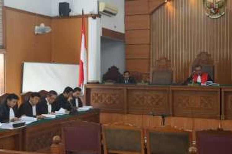 Sidang perdana praperadilan yang diajukan Gubernur Sulawesi Tenggara Nur Alam di Pengadilan Negeri Jakarta Selatan, Selasa (4/10/2016).