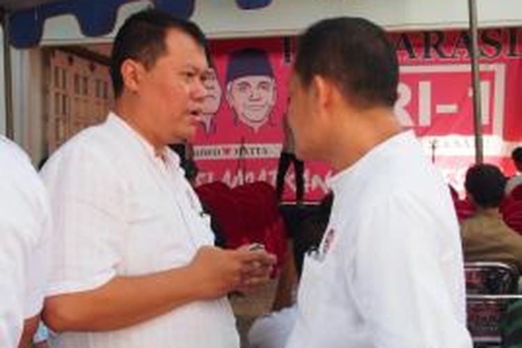 Muhammad Mirdasy (kiri) politisi Partai Hanura yang mendukung Prabowo-Hatta.