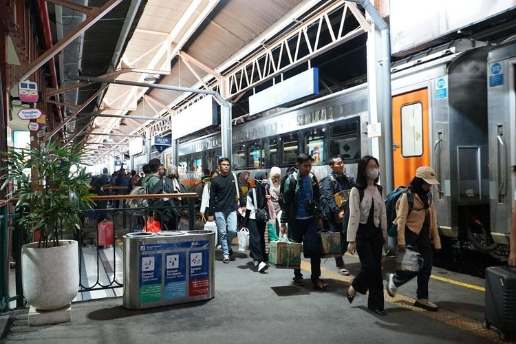 KAI Daop 4 Semarang Pastikan Perjalanan KA Tujuan Jakarta Kembali Normal, 2.159 Pelanggan Batalkan Tiket