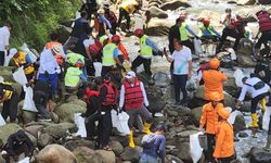 Pertamina dan KLH Kolaborasi Bersihkan Sungai Ciliwung di Kebun Raya Bogor