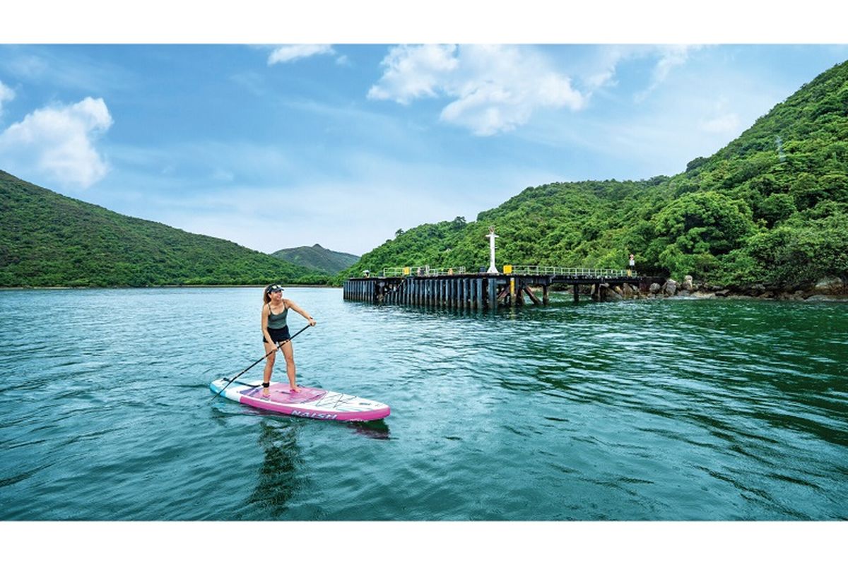 Menikmati wisata air di Sai Kung. 
