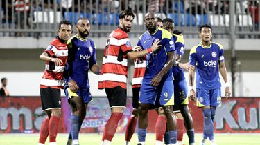 Hasil Madura United vs Arema FC 2-2: Sama Kuat, Saling Berbalas Gol