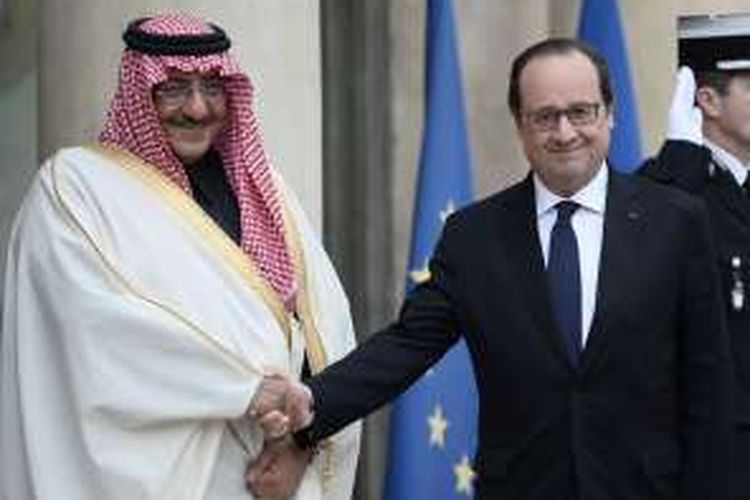 Presiden Perancis Francois Hollande dan putra mahkota Arab Saudi Pangeran Mohammad bin Nayef.