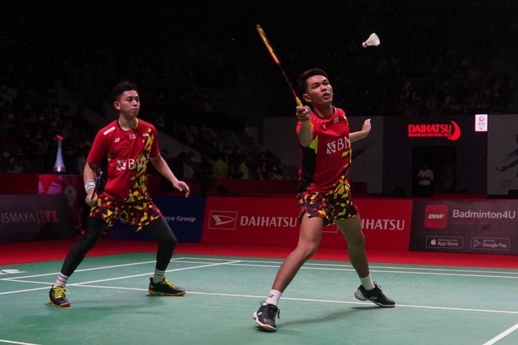 Aksi pasangan ganda putra Indonesia, Fajar Alfian/Muhammad Rian pada Indonesia Masters 2022 di Istora Senayan Jakarta. Fajar/Rian menjuarai Indonesia Masters 2022, Minggu (12/6/2022). 